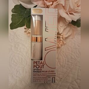 FLOWER PETAL POUT LIP MASK - LUCKY LM2